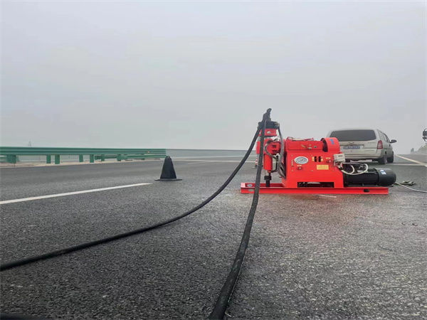 维西马路路基路面开裂下沉注浆加固灌浆